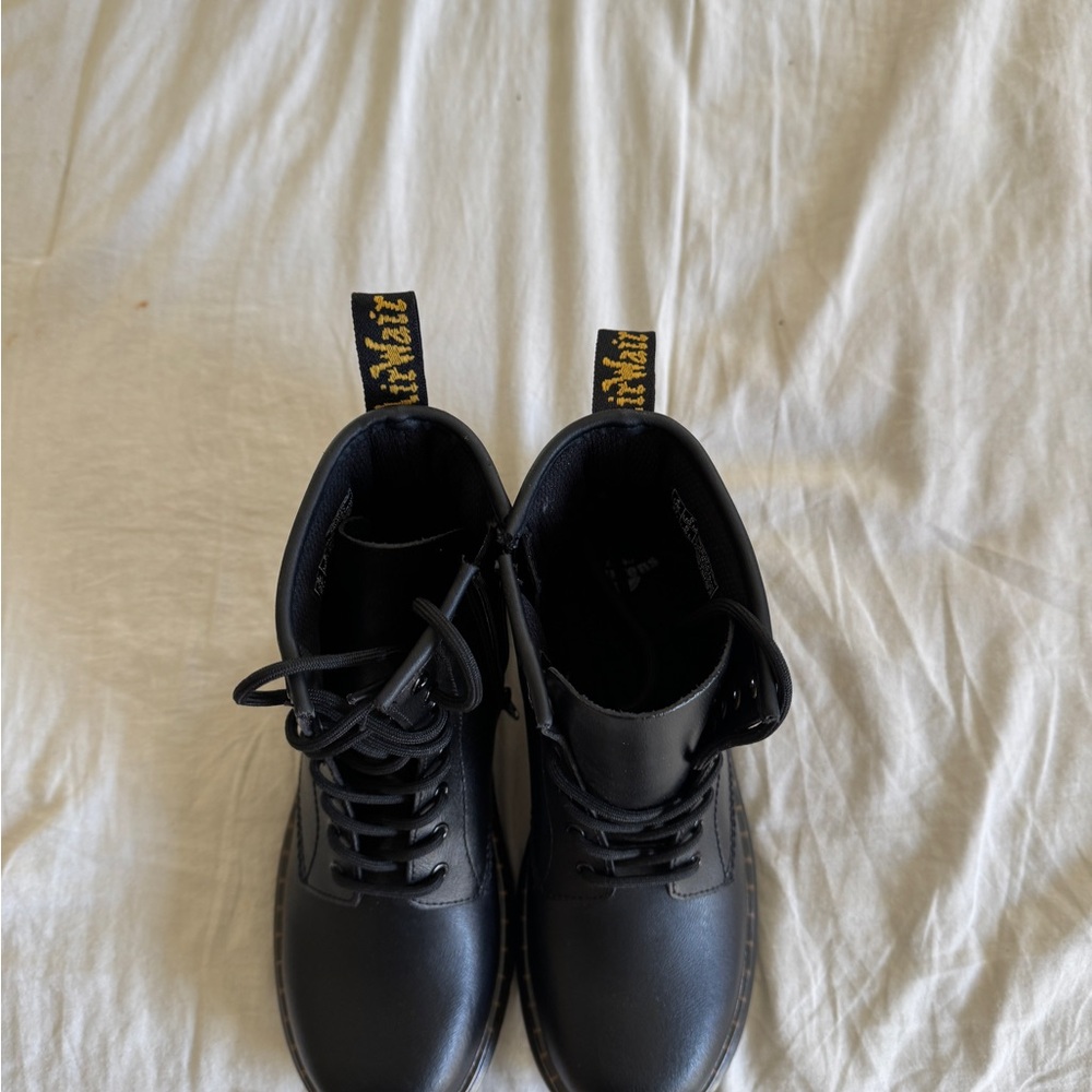Classic Dr Martens size 6 woman size 5 men NEVER WORN
